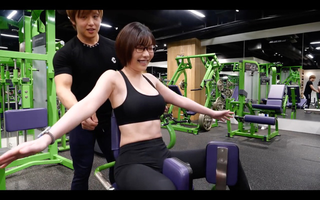 Nữ idol Nhật Bản khiến HLV phòng gym bối rối với những hành động tập gần - Ảnh 2 Nữ idol Nhật Bản khiến HLV phòng gym bối rối với những hành động tập gần - Ảnh 2