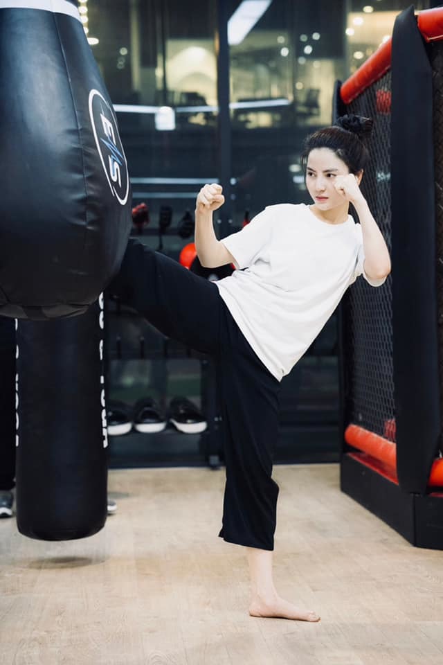 Cô nàng thường xuyên khoe hình ảnh đi tập thể thao. Ảnh FBNV Cô nàng thường xuyên khoe hình ảnh đi tập thể thao. Ảnh FBNV