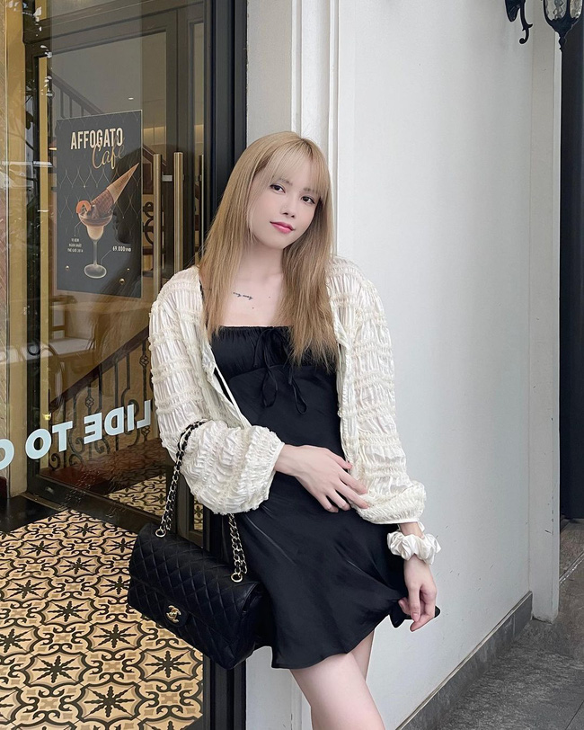 Trong khi Sơn Tùng im hơi lặng tiếng, Thiều Bảo Trâm lại tích cực bình luận trên mạng xã hội. Ảnh internet Trong khi Sơn Tùng im hơi lặng tiếng, Thiều Bảo Trâm lại tích cực bình luận trên mạng xã hội. Ảnh internet
