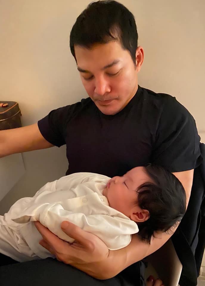 Trần Bảo Sơn lần đầu lên tiếng về tin có con gái. Trần Bảo Sơn lần đầu lên tiếng về tin có con gái.