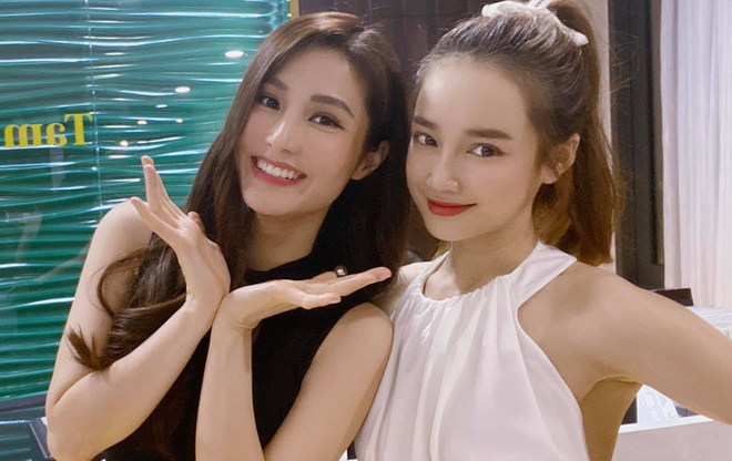 Nhã Phương và Diễm My 9x hiện đang ở chung một công ty quản lý và cùng tham gia 1990. Nhã Phương và Diễm My 9x hiện đang ở chung một công ty quản lý và cùng tham gia 1990.