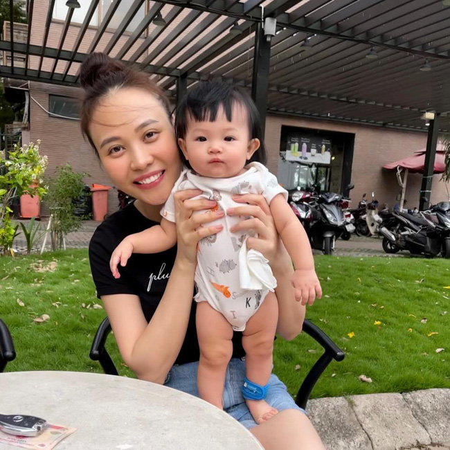 Đàm Thu Trang thay ảnh đại diện với con gái. Ảnh FBNV Đàm Thu Trang thay ảnh đại diện với con gái. Ảnh FBNV