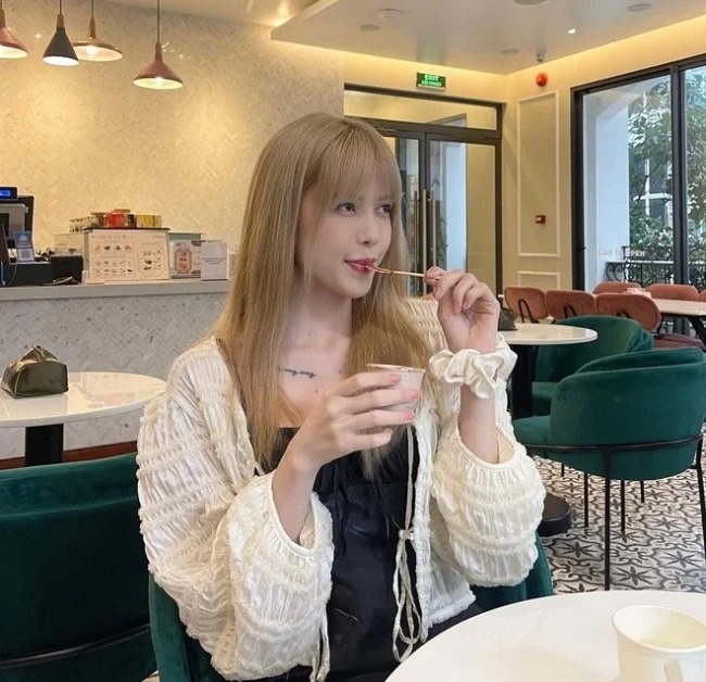 Thần thái của Thiều Bảo Trâm nhận được nhiều lời khen. Ảnh FBNV Thần thái của Thiều Bảo Trâm nhận được nhiều lời khen. Ảnh FBNV