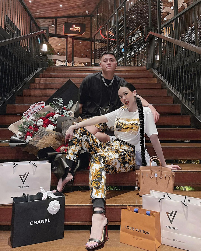 Cuộc sống của Yotuber Fabo Nguyễn và vợ hotgirl nhận được nhiều sự quan tâm của cộng đồng mạnh. Ảnh FBNV