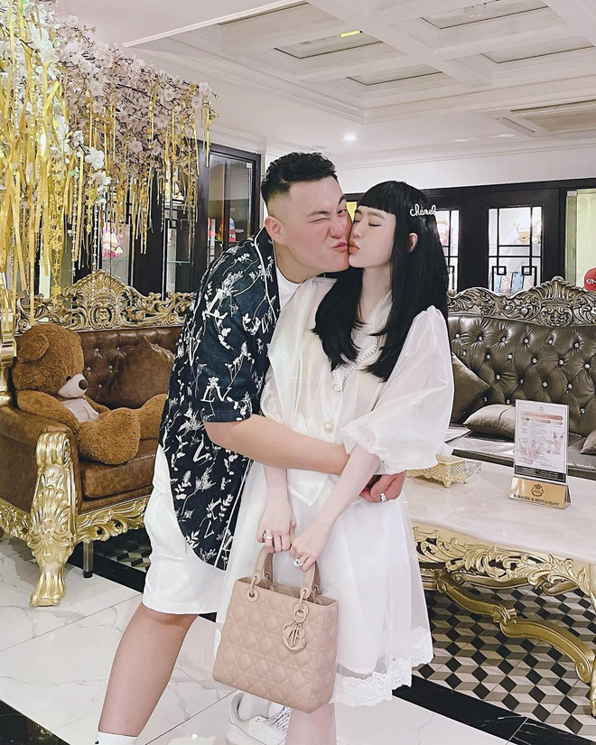 Cả hai thường xuyên đăng ảnh tình tứ với nhau trên MXH. Ảnh internet