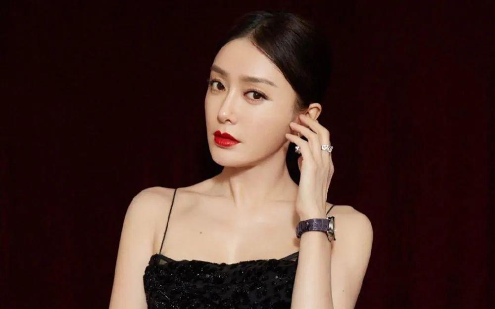 Tần Lam vẫn lẻ bóng ở tuổi 38.