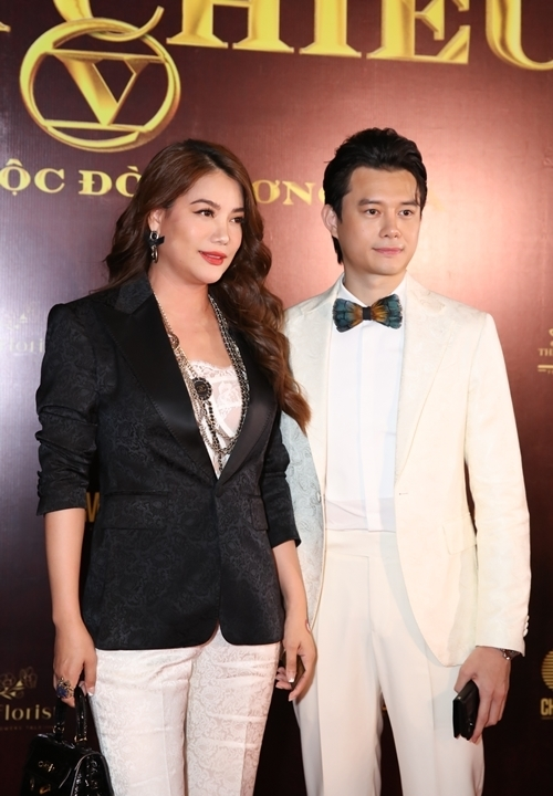 Trương Ngọc Ánh lọ thân hình phát tướng khi xuất hiện bên người tình tin đồn kém tuổi. Ảnh internet Trương Ngọc Ánh lọ thân hình phát tướng khi xuất hiện bên người tình tin đồn kém tuổi. Ảnh internet