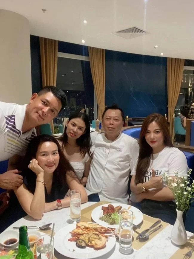 Một lần khác Trương Ngọc Ánh cũng lộ thân hình phát tướng. Ảnh FBNV Một lần khác Trương Ngọc Ánh cũng lộ thân hình phát tướng. Ảnh FBNV