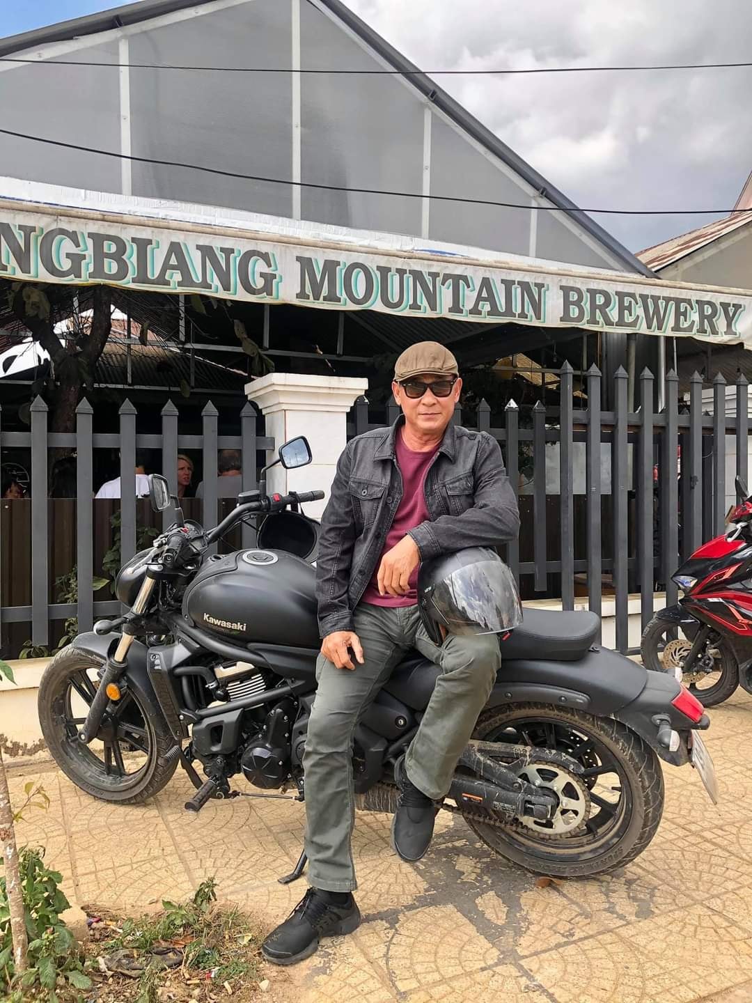 Dù ở tuổi U60 nhưng Tùng Yuki vẫn rất phong độ. ẢNh FBNV