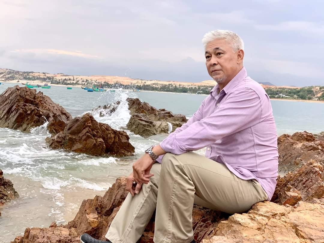 Lần hiếm hoi lộ hình ảnh 'bố của Mỹ Tâm' khoe thân hình săn chắc ở tuổi U60 - Ảnh 2