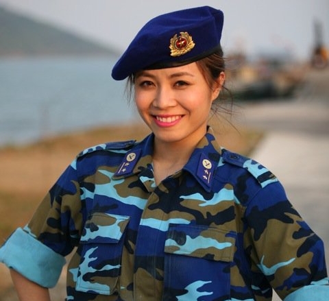 Hoàng Linh nổi tiếng với vai trò MC của chương trình 'Chúng tôi là chiến sĩ' trong nhiều năm. Hoàng Linh nổi tiếng với vai trò MC của chương trình 'Chúng tôi là chiến sĩ' trong nhiều năm.