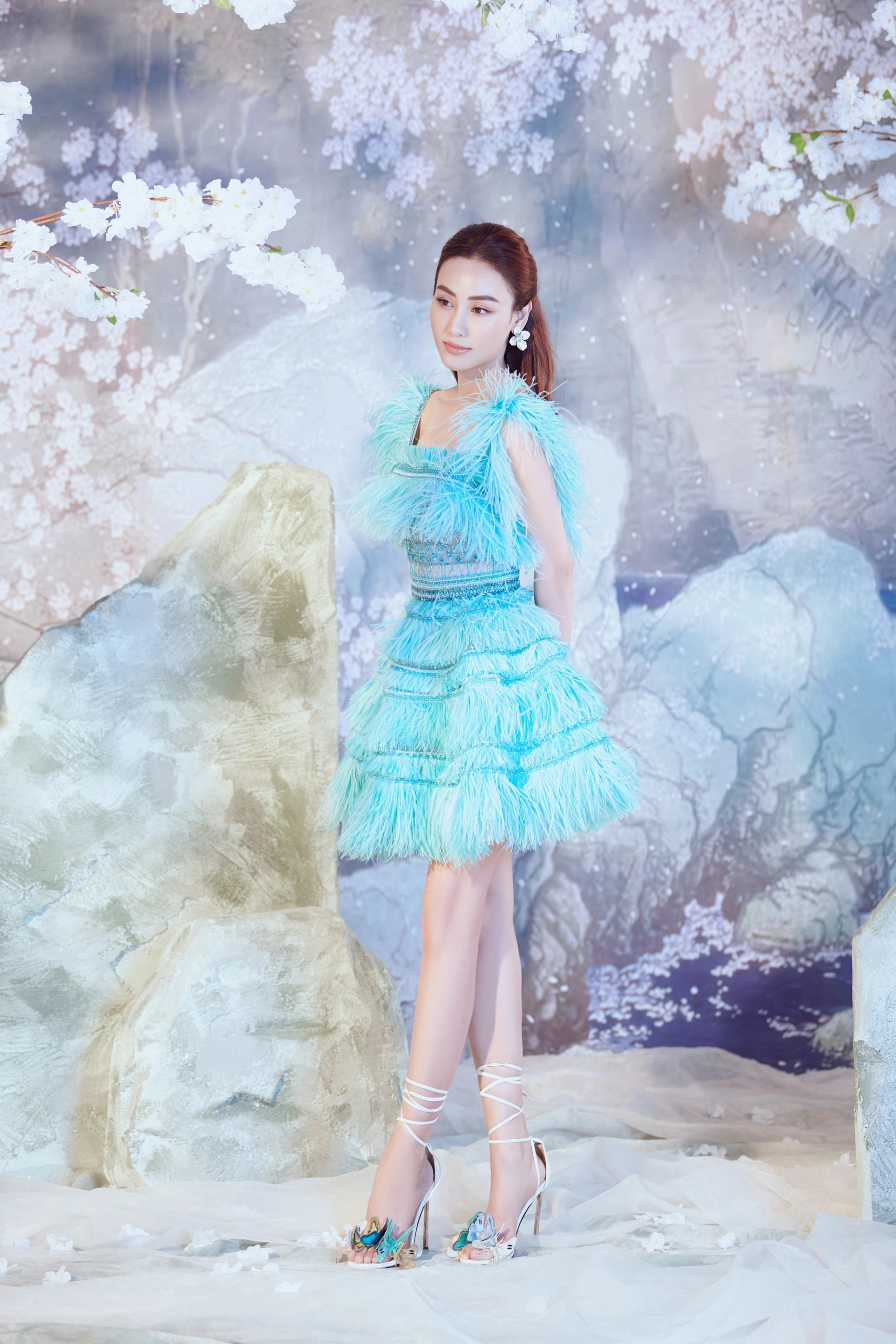 'Tình đầu quốc dân' Ngân Khánh bị lộ diện mạo thật trong clip bị quay lén - Ảnh 6