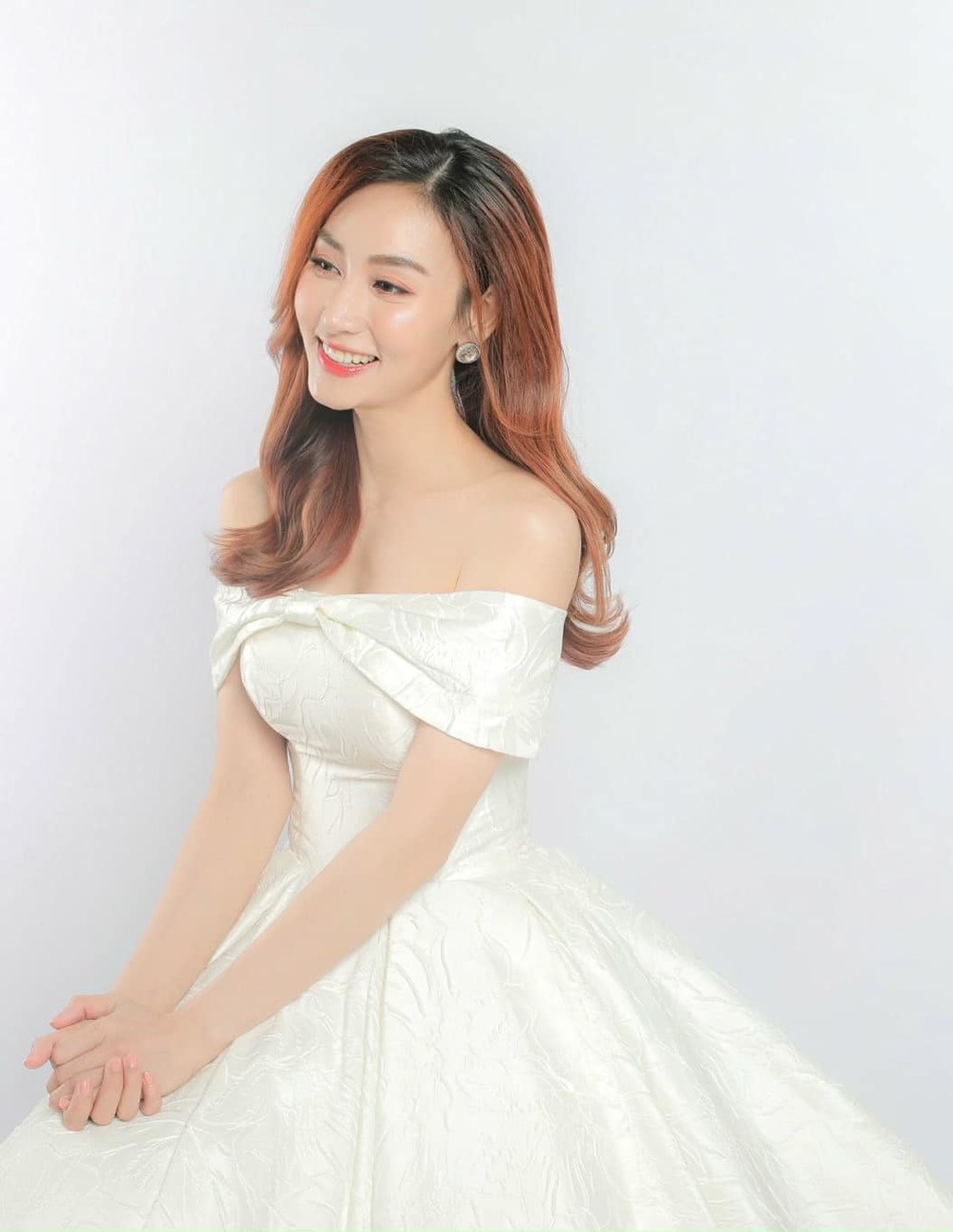 'Tình đầu quốc dân' Ngân Khánh bị lộ diện mạo thật trong clip bị quay lén - Ảnh 2