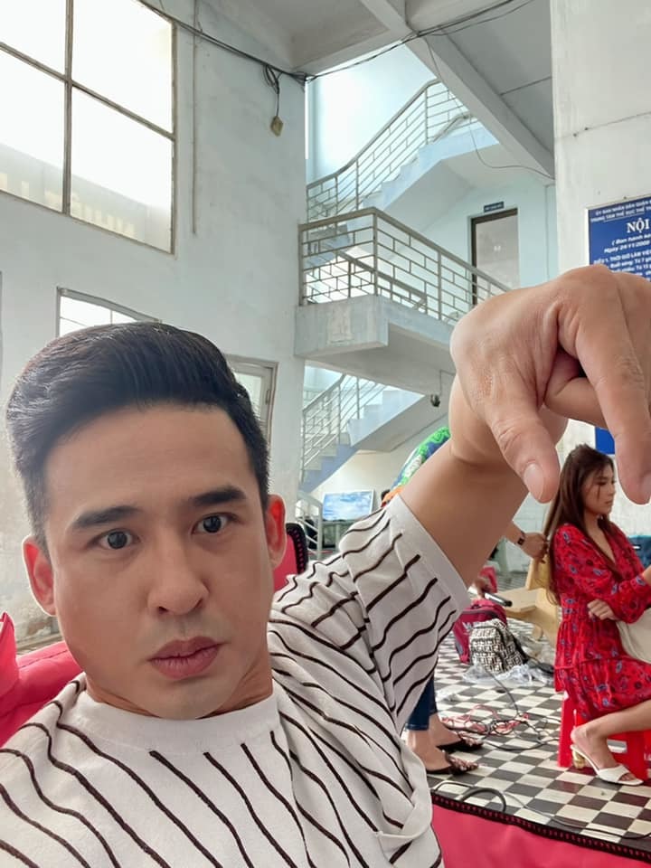 Những lần Lương Thế Thành chụp lén vợ. Ảnh FBNV Những lần Lương Thế Thành chụp lén vợ. Ảnh FBNV