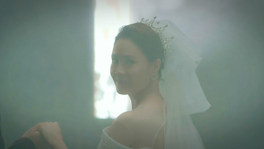 Hồng Diễm chính là cô dâu trong đoạn clip trước đó.