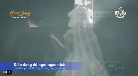 Hình ảnh đám cưới xuất hiện ở cuối video nhạc phim. Hình ảnh đám cưới xuất hiện ở cuối video nhạc phim.