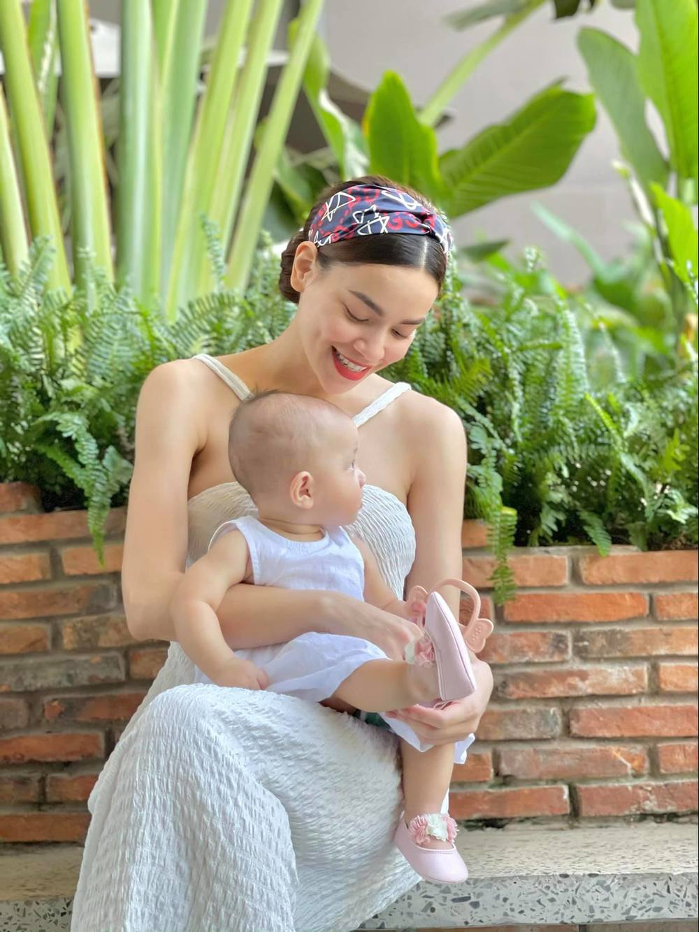 Hồ Ngọc Hà bận rộn với gia đình nhưng cũng không quên ủng hộ đến vùng dịch. Ảnh FBNV