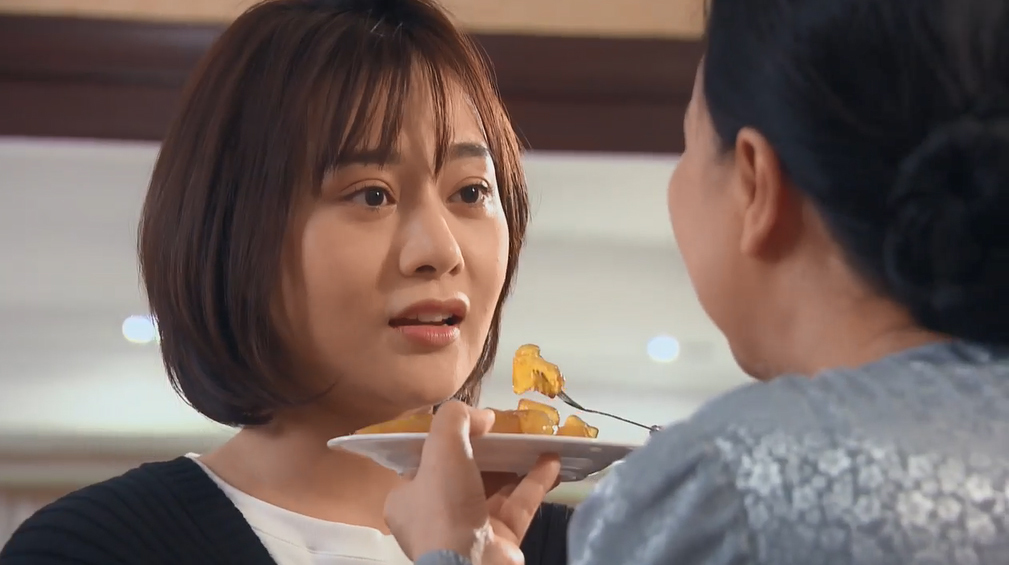 'Hương vị tình thân' tập 24: Bà Dần tái phát bệnh nhận Phương Nam là con gái.