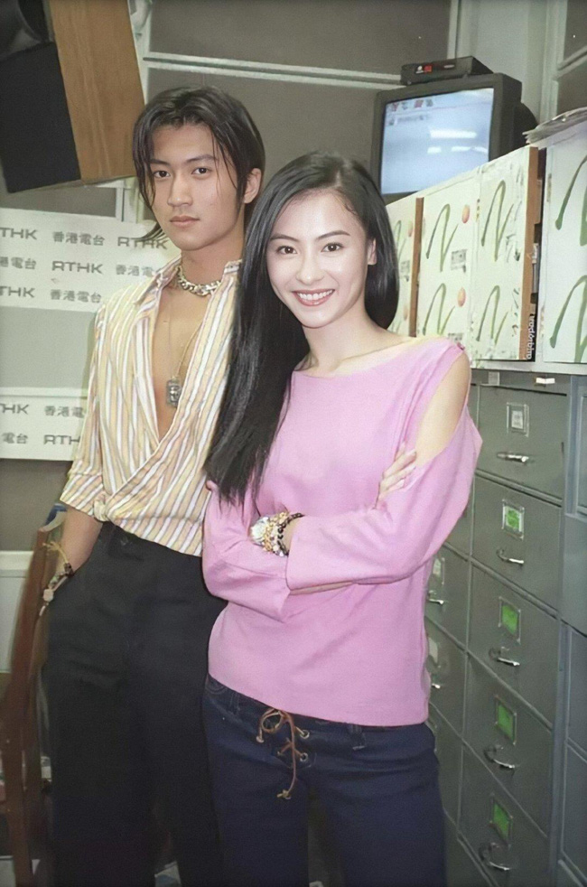 Trương Bá Chi và Tạ Đình Phong thời còn mặn nồng. Trương Bá Chi và Tạ Đình Phong thời còn mặn nồng.