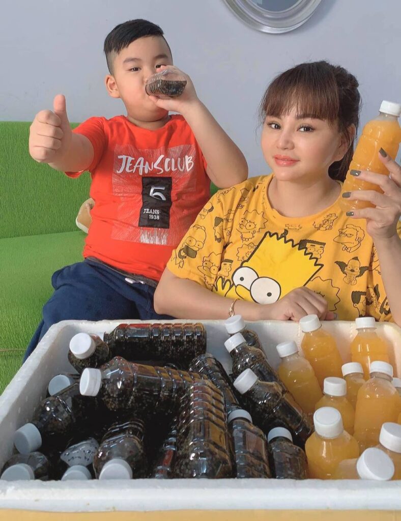 Lê Giang từng lao đao vì bệnh dịch. Ảnh FBNV Lê Giang từng lao đao vì bệnh dịch. Ảnh FBNV