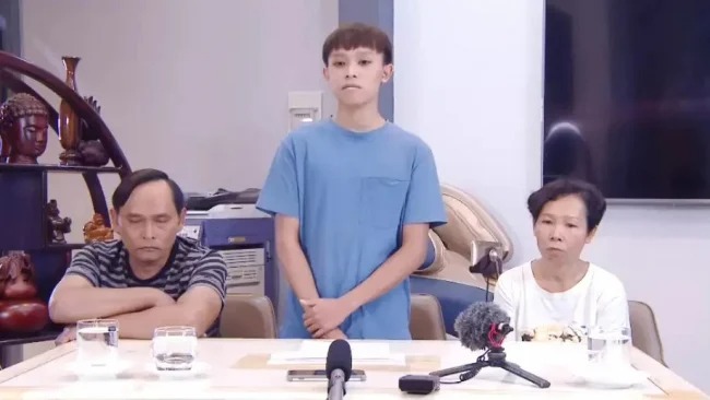 Thái độ của Phi Nhung sau khi Hồ Văn Cường cùng bố mẹ ruột lên tiếng giải vây cho nữ ca sĩ 1
