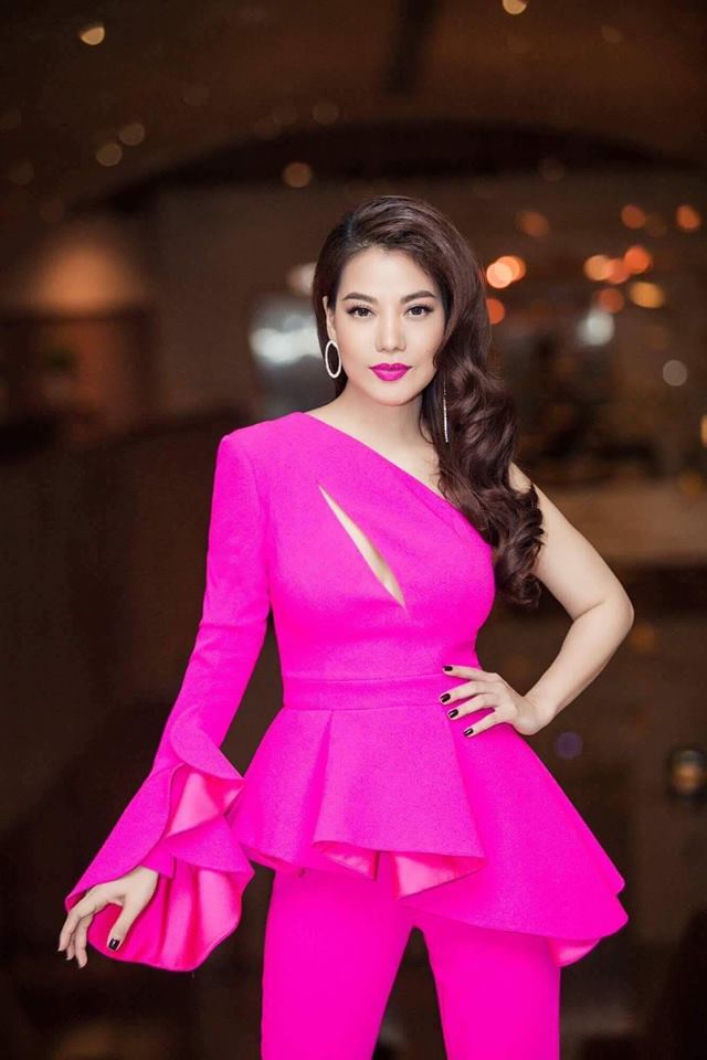 Diện trang phục màu hồng, Trương Ngọc Ánh tiếp tục lộ thân hình kém thon gọn - Ảnh 6 Diện trang phục màu hồng, Trương Ngọc Ánh tiếp tục lộ thân hình kém thon gọn - Ảnh 6