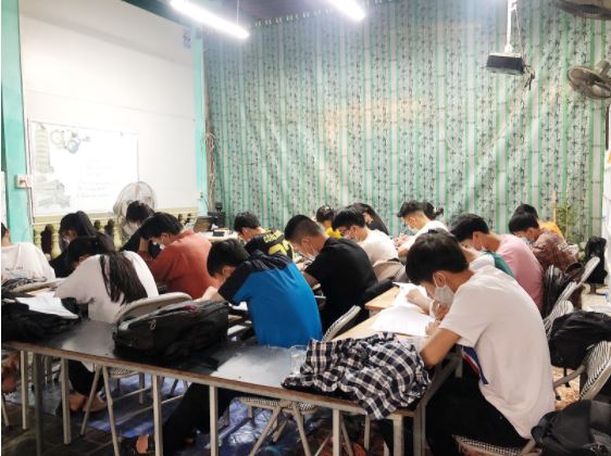 Ông giáo dạy tiếng Anh tại nhà trở thành giáo viên được nhiều bạn trẻ biết đến 2 Ông giáo dạy tiếng Anh tại nhà trở thành giáo viên được nhiều bạn trẻ biết đến 2