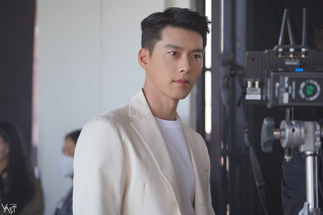 Hyun Bin có màn 'lột xác' ngoạn mục về ngoại hình sau khi bị chê phát tướng 1 Hyun Bin có màn 'lột xác' ngoạn mục về ngoại hình sau khi bị chê phát tướng 1