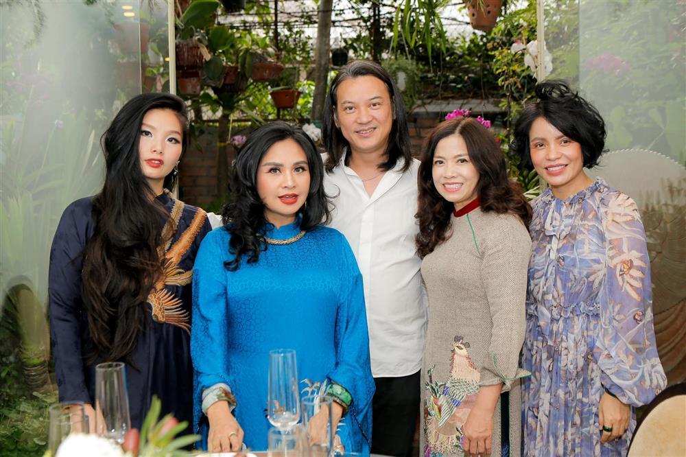 Diva Thanh Lam tổ chức lễ dạm ngõ bên bạn trai bác sĩ ở tuổi U50 - Ảnh 2 Diva Thanh Lam tổ chức lễ dạm ngõ bên bạn trai bác sĩ ở tuổi U50 - Ảnh 2