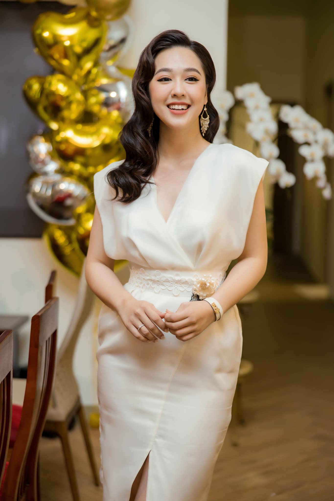 Nữ BTV Phan Ngọc Hà My xinh đẹp được cầu hôn trên máy bay. Ảnh FBNV Nữ BTV Phan Ngọc Hà My xinh đẹp được cầu hôn trên máy bay. Ảnh FBNV