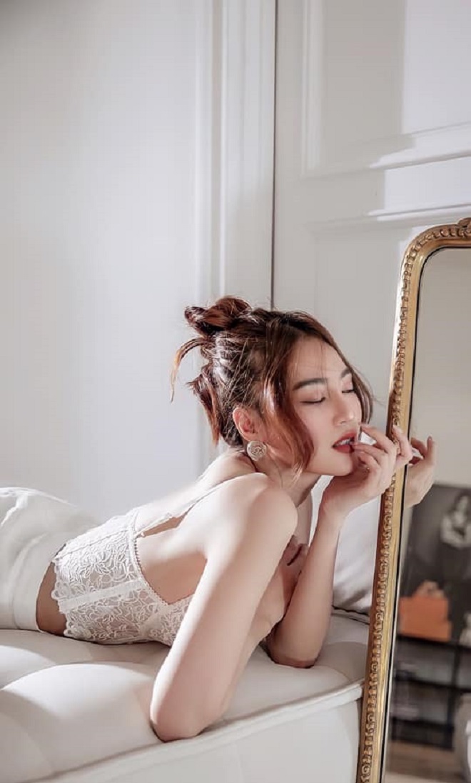 Ninh Dương Lan Ngọc khoe thân hình quyến rũ của mình. Ảnh FBNV Ninh Dương Lan Ngọc khoe thân hình quyến rũ của mình. Ảnh FBNV