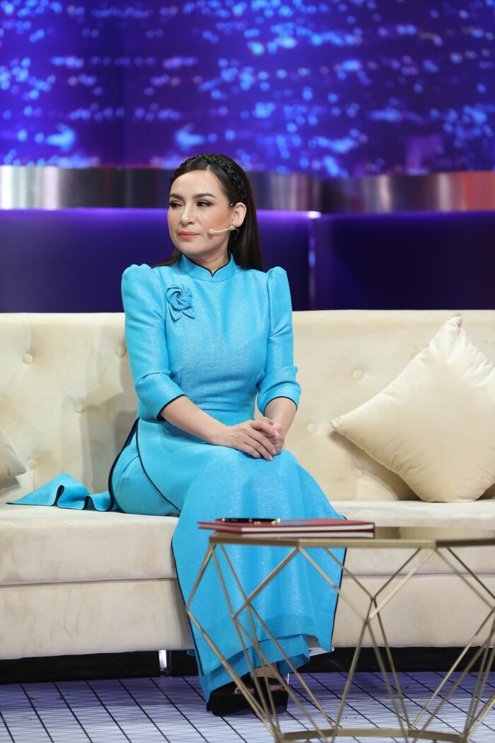 Động thái lạ của Phi Nhung khi kênh TikTok gặp 'nạn' hậu ồn ào với Hồ Văn Cường 4 Động thái lạ của Phi Nhung khi kênh TikTok gặp 'nạn' hậu ồn ào với Hồ Văn Cường 4