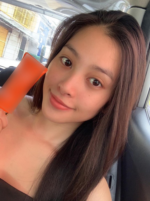  Hoa hậu Tiểu Vy lộ ảnh chụp lén gương mặt mộc: Bất ngờ với nhan sắc thật 2