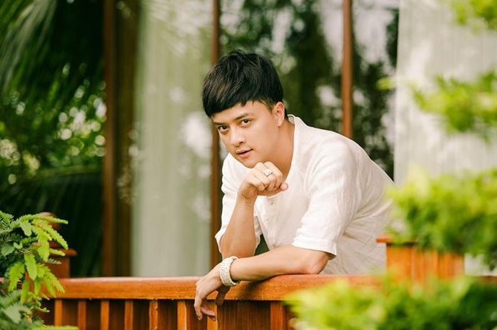 Hậu ồn ào với Nathan Lee, Cao Thái Sơn lại bị chỉ trích vì hành động kém duyên ở nơi tâm linh - Ảnh 1 Hậu ồn ào với Nathan Lee, Cao Thái Sơn lại bị chỉ trích vì hành động kém duyên ở nơi tâm linh - Ảnh 1