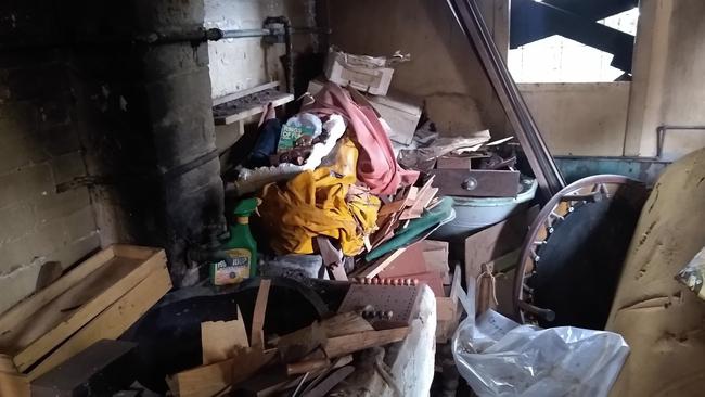 Ngôi nhà bị bỏ hoang lâu năm bất ngờ được bán hơn 50 tỷ đồng 5 Ngôi nhà bị bỏ hoang lâu năm bất ngờ được bán hơn 50 tỷ đồng 5