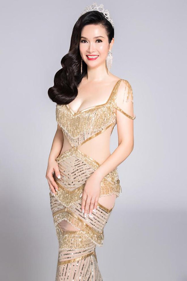 Hoa hậu Bùi Bích Phương lộ nhan sắc ở tuổi U50 sau 33 năm đăng quang 3 Hoa hậu Bùi Bích Phương lộ nhan sắc ở tuổi U50 sau 33 năm đăng quang 3