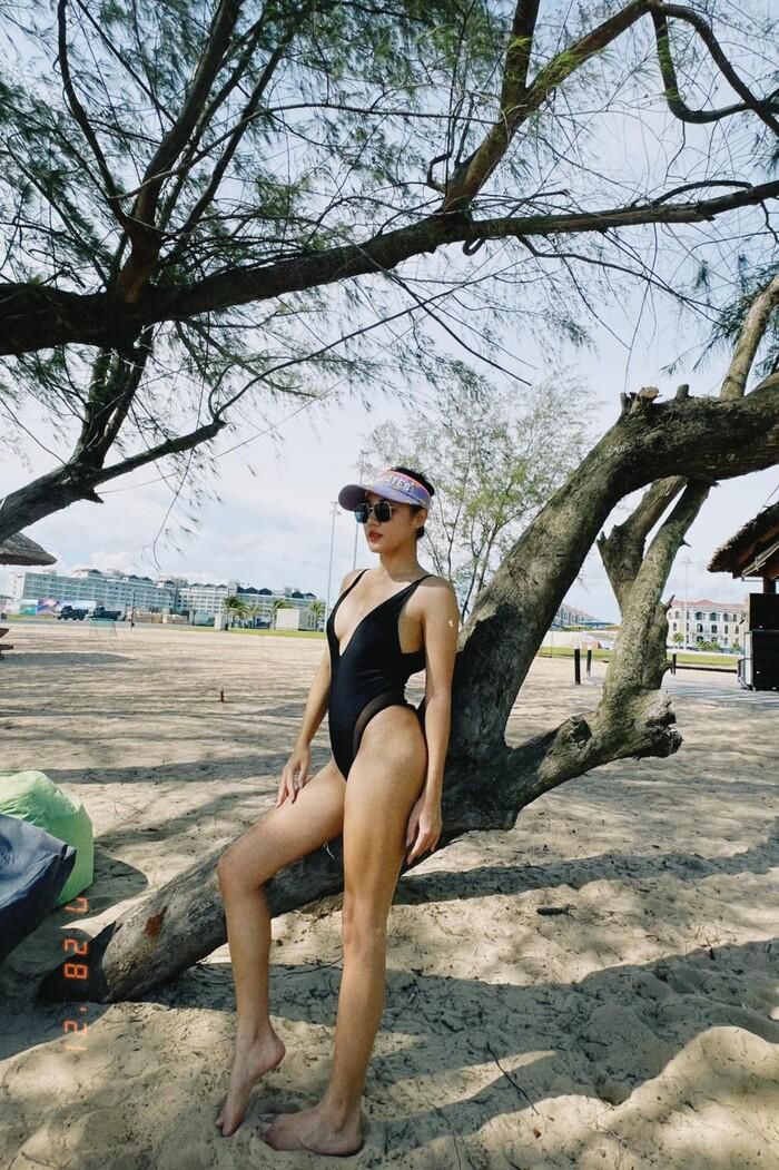 Văn Mai Hương ngày càng táo bạo với các trang phục nóng bỏng - Ảnh 1 Văn Mai Hương ngày càng táo bạo với các trang phục nóng bỏng - Ảnh 1