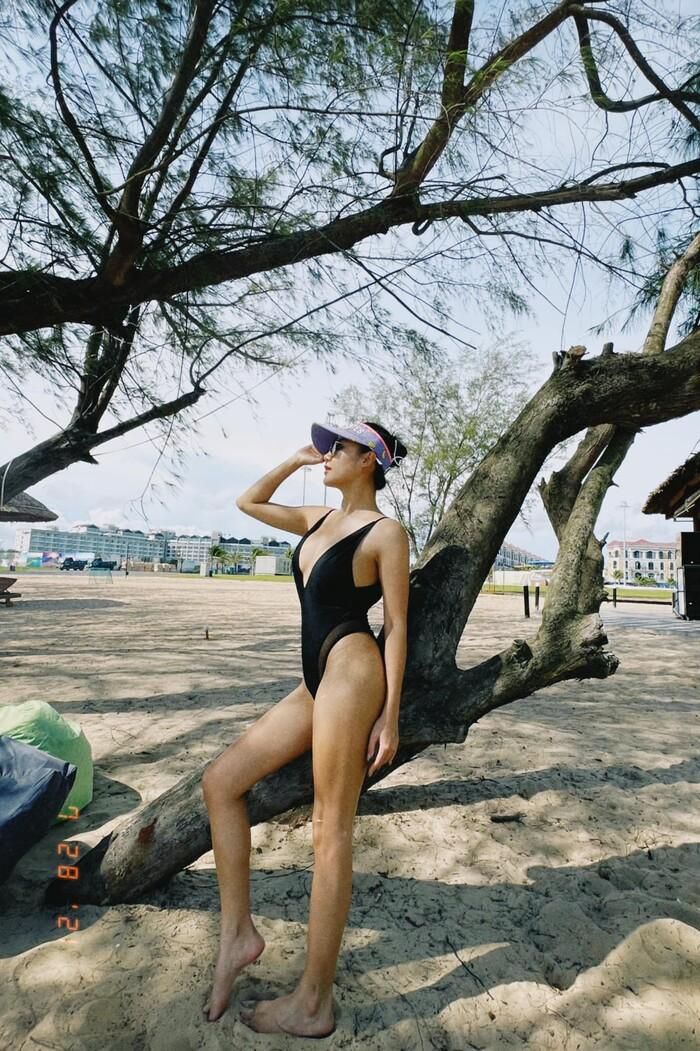 Văn Mai Hương khoe thân hình nuột nà trong bộ áo tắm. ẢNh FBNV Văn Mai Hương khoe thân hình nuột nà trong bộ áo tắm. ẢNh FBNV