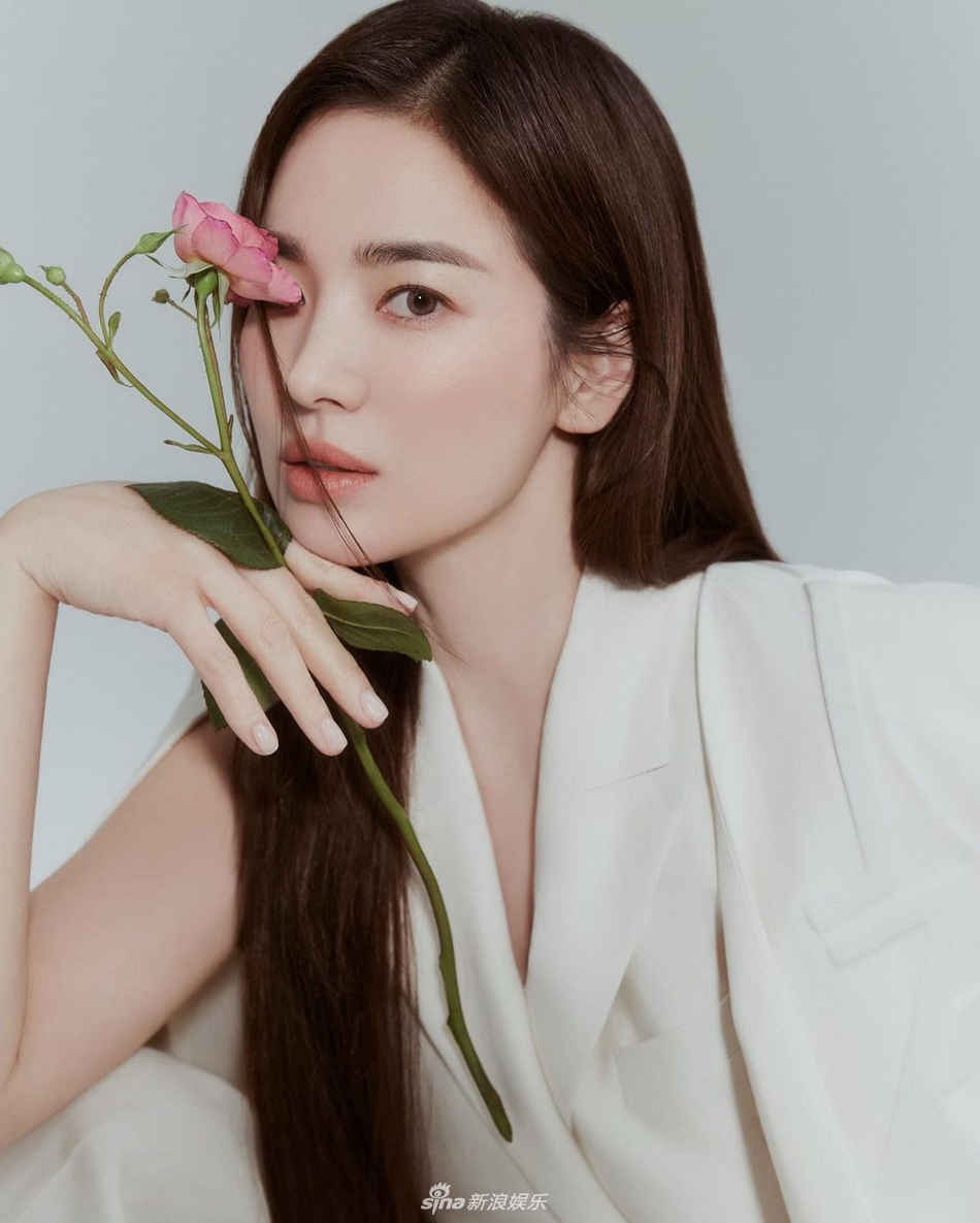 Nhan sắc 'không tuổi' nhưng Song Hye Kyo lại lộ dấu hiệu bệnh của người già - Ảnh 1 Nhan sắc 'không tuổi' nhưng Song Hye Kyo lại lộ dấu hiệu bệnh của người già - Ảnh 1