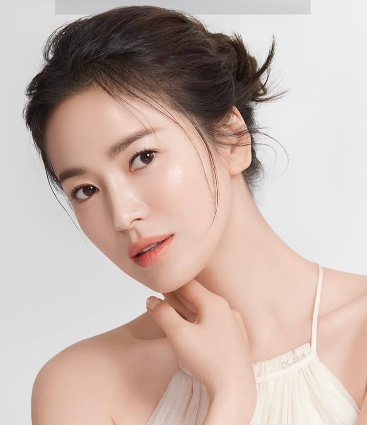 Nhan sắc 'không tuổi' nhưng Song Hye Kyo lại lộ dấu hiệu bệnh của người già - Ảnh 2 Nhan sắc 'không tuổi' nhưng Song Hye Kyo lại lộ dấu hiệu bệnh của người già - Ảnh 2