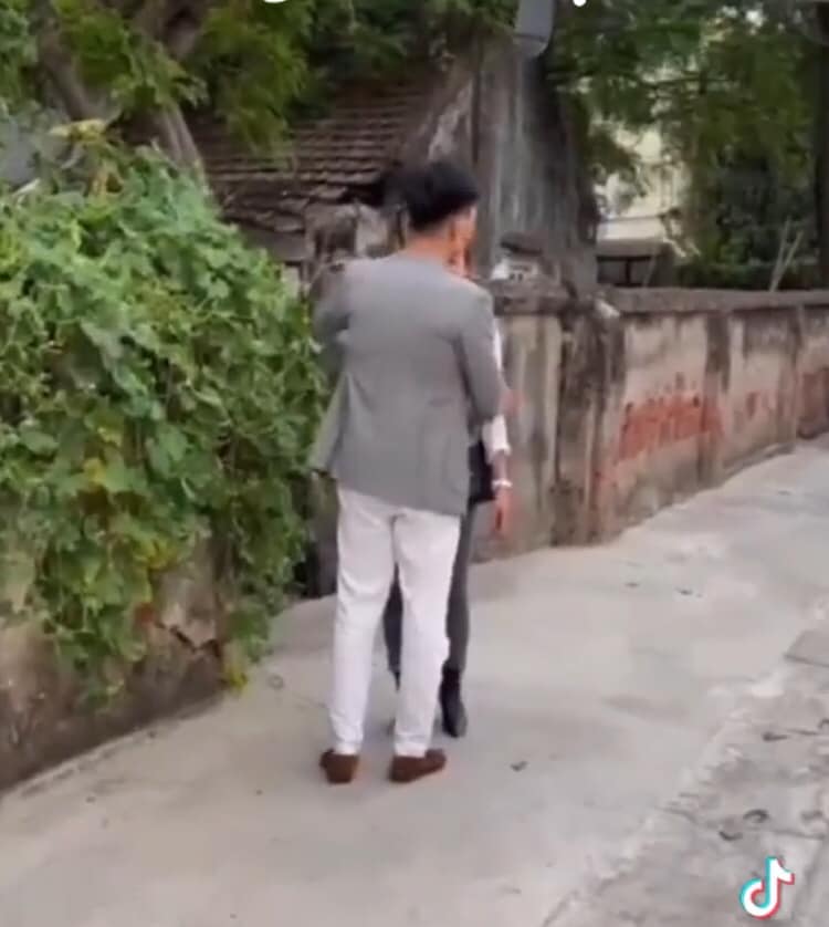 Hương vị tình thân: Lộ cảnh Nam khóc nấc khi ông Sinh bị bắt lần 2, Long tận tình an ủi người yêu? 5 Hương vị tình thân: Lộ cảnh Nam khóc nấc khi ông Sinh bị bắt lần 2, Long tận tình an ủi người yêu? 5