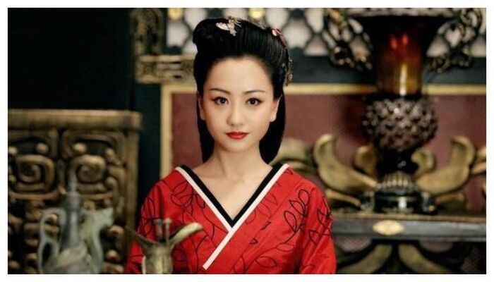 'Nín thở' với tạo hình cổ trang kinh điển của 'ác nữ vạn năm' Dương Dung: Như sinh nhầm thời đại! - Ảnh 6