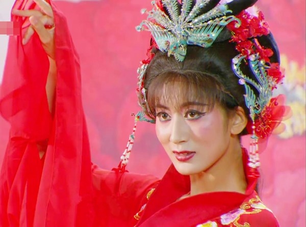 Đây mới bị chê tơi tả thậm chí còn bị khán giả gọi là tân nương xấu xí nhất màn ảnh khi Quách Trân Nghê vào vai Ngư Nương trong bộ phim truyền hình Tiền Đường truyền kỳ. Đây mới bị chê tơi tả thậm chí còn bị khán giả gọi là tân nương xấu xí nhất màn ảnh khi Quách Trân Nghê vào vai Ngư Nương trong bộ phim truyền hình Tiền Đường truyền kỳ.