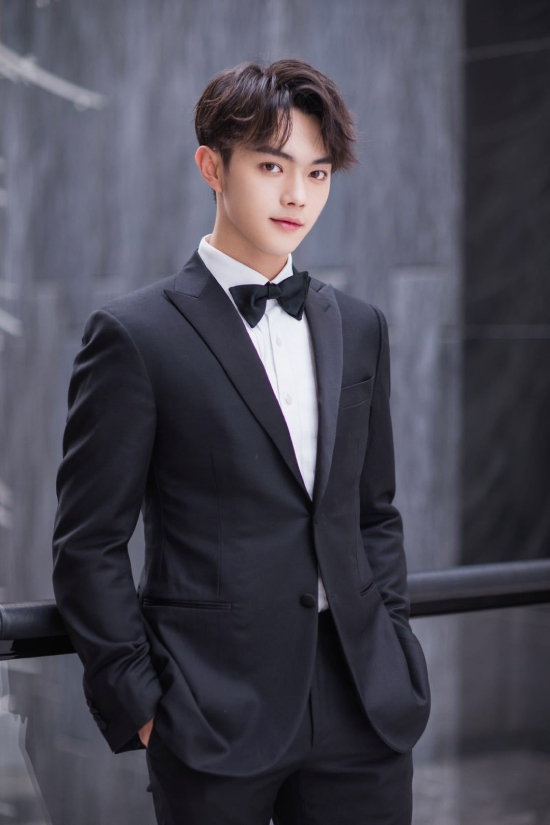 Hứa Khải đang là ngôi sao mới nổi của showbiz Hoa ngữ.