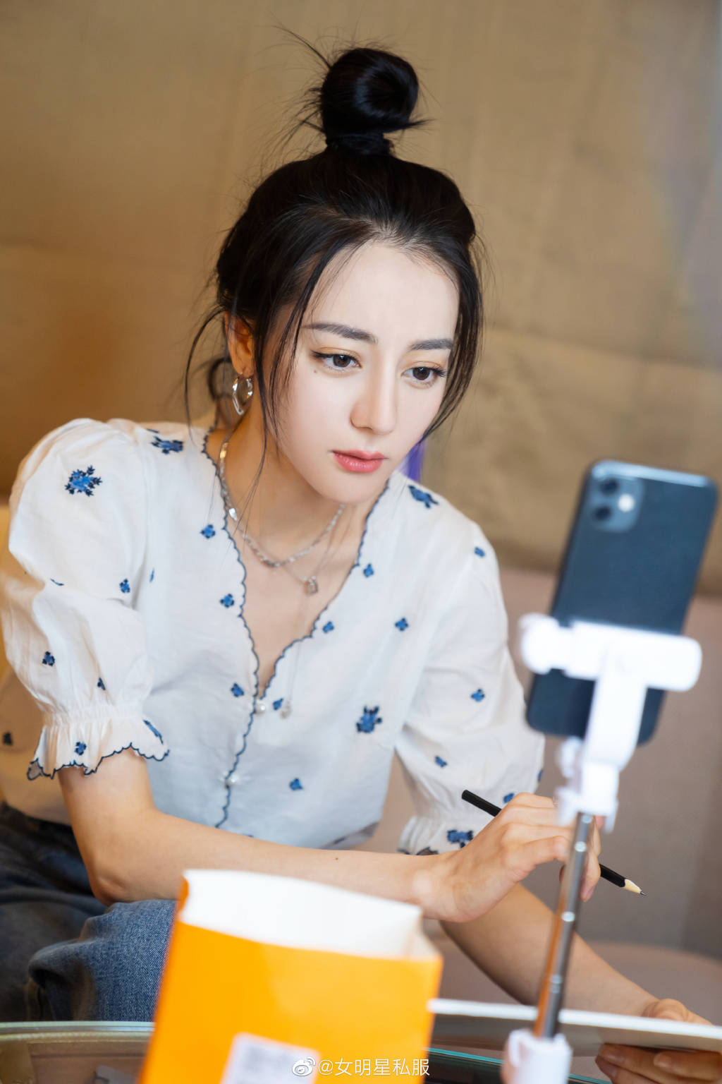 Nhan sắc cực phẩm của Địch Lệ Nhiệt Ba