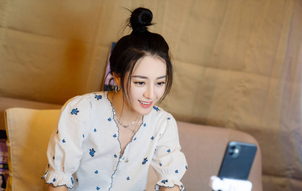 Mỹ nhân Cbiz ngày Thất tịch: Angela Baby, Triệu Lệ Dĩnh, Dương Mịch 'hít khói' Lâm Tâm Như - Ảnh 8