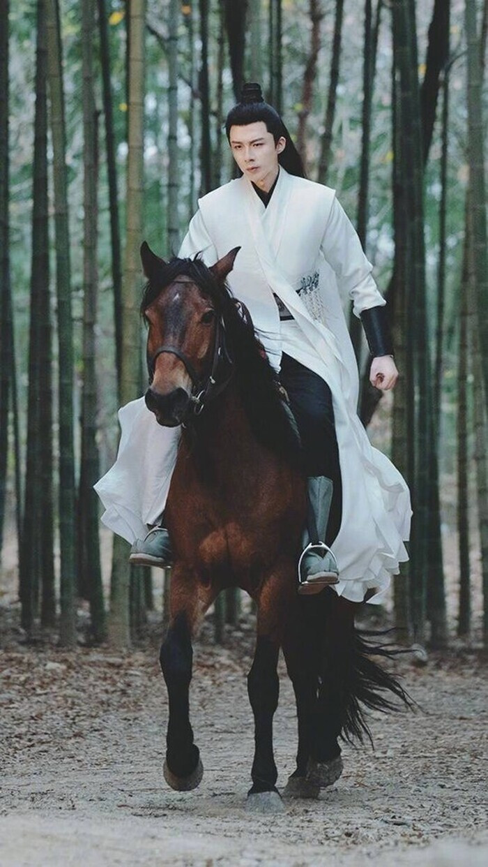 Lưu Vũ Ninh trong phim 'Luận anh hùng ai mới là anh hùng' đúng chuẩn công tử ngọc thụ lâm phong.