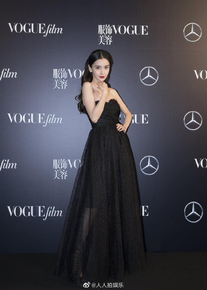 Tứ đại mỹ nhân Cbiz toát khí chất hào môn: Angelababy kiêu sa, Nhiệt Ba cao quý nhưng thua trùm cuối Lưu Thi Thi - Ảnh 8 Tứ đại mỹ nhân Cbiz toát khí chất hào môn: Angelababy kiêu sa, Nhiệt Ba cao quý nhưng thua trùm cuối Lưu Thi Thi - Ảnh 8
