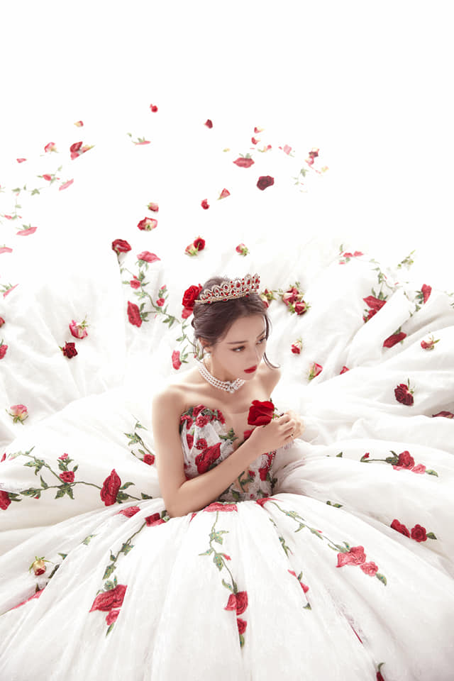 Tứ đại mỹ nhân Cbiz toát khí chất hào môn: Angelababy kiêu sa, Nhiệt Ba cao quý nhưng thua trùm cuối Lưu Thi Thi - Ảnh 1 Tứ đại mỹ nhân Cbiz toát khí chất hào môn: Angelababy kiêu sa, Nhiệt Ba cao quý nhưng thua trùm cuối Lưu Thi Thi - Ảnh 1