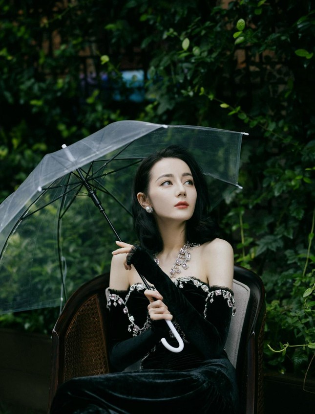 Tứ đại mỹ nhân Cbiz toát khí chất hào môn: Angelababy kiêu sa, Nhiệt Ba cao quý nhưng thua trùm cuối Lưu Thi Thi - Ảnh 6 Tứ đại mỹ nhân Cbiz toát khí chất hào môn: Angelababy kiêu sa, Nhiệt Ba cao quý nhưng thua trùm cuối Lưu Thi Thi - Ảnh 6